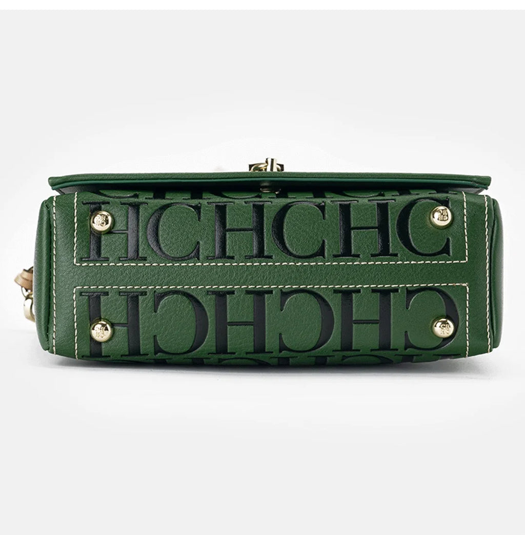 Refined elegance meets everyday functionality. This handbag is designed for women who appreciate timeless style with a modern touch.
