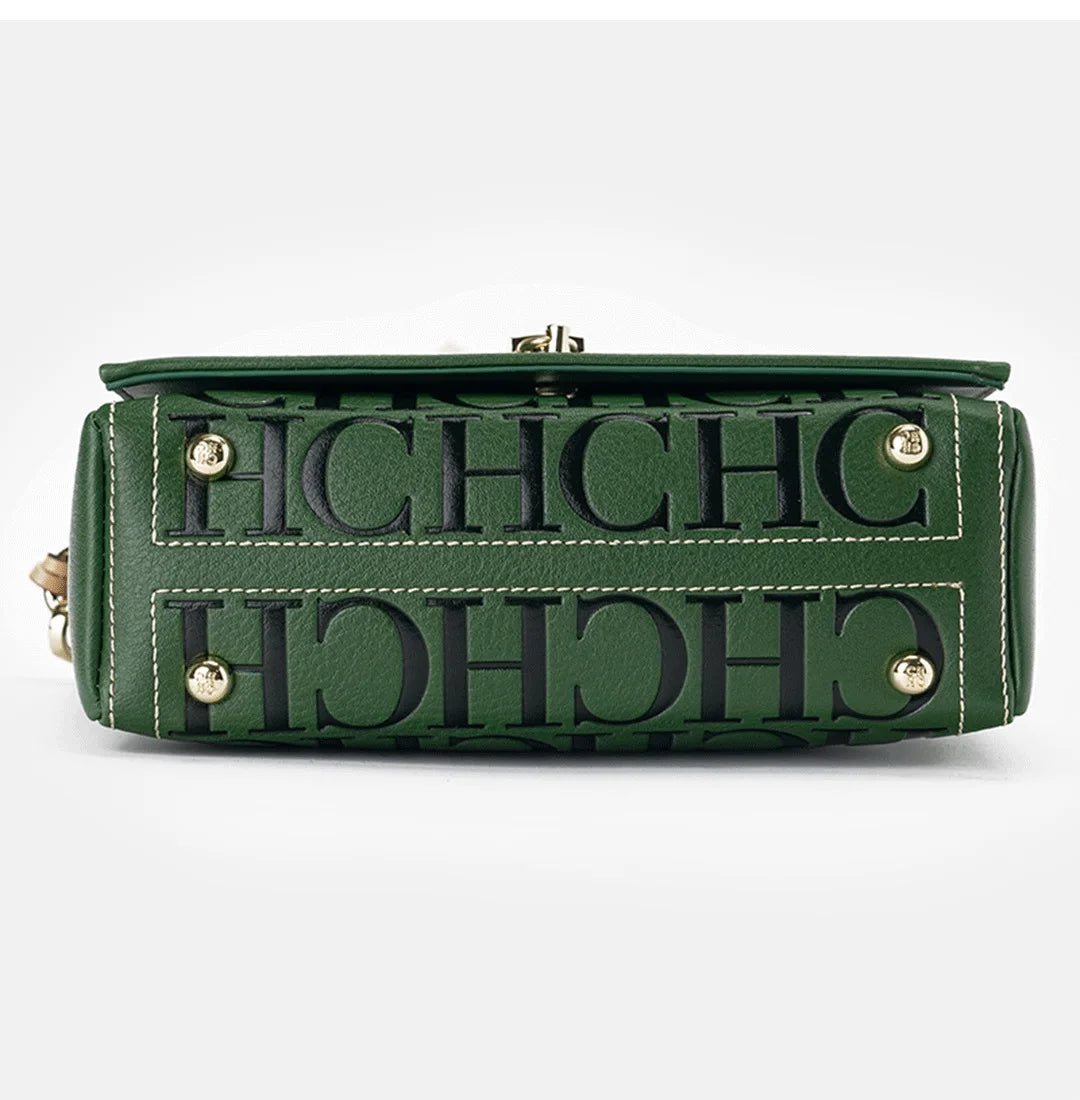 Refined elegance meets everyday functionality. This handbag is designed for women who appreciate timeless style with a modern touch.